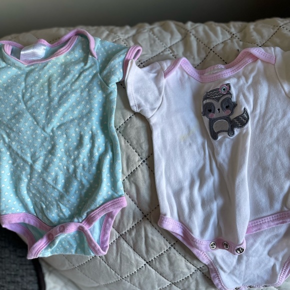 baby girl clothing never worn, smoke-free home - Picture 5 of 9